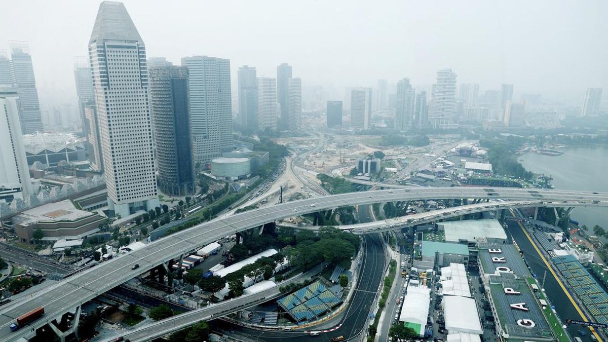 FOTO: Kabut Asap RI Bikin Polusi Singapura Memburuk Jelang Balapan F1