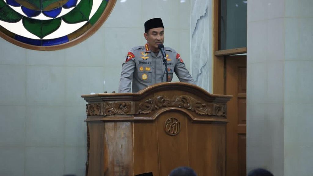 Kapolri Suyudi Beri Ceramah ke Anggota Usai Salat Jumat di Mabes Polri