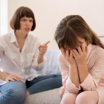 4 Cara Mengenali Anak yang Dibesarkan Orang Tua Egois Dilihat dari Kebiasaan saat Dewasa