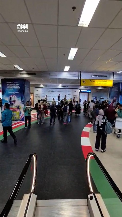 Ornamen Sirkuit Pertamina Mandalika Hiasi Bandara Lombok
