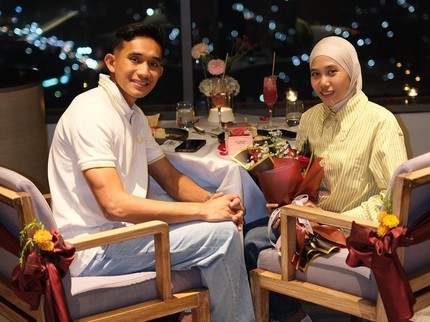 Terkenal Lucu di Sosmed, Intip Kebersamaan Pemain Timnas Rizky Ridho Bareng Istri