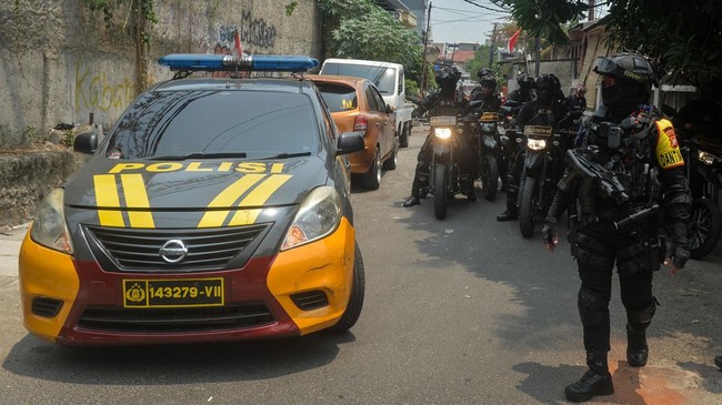 Penggerebekan Sarang Narkoba di Kampung Ambon