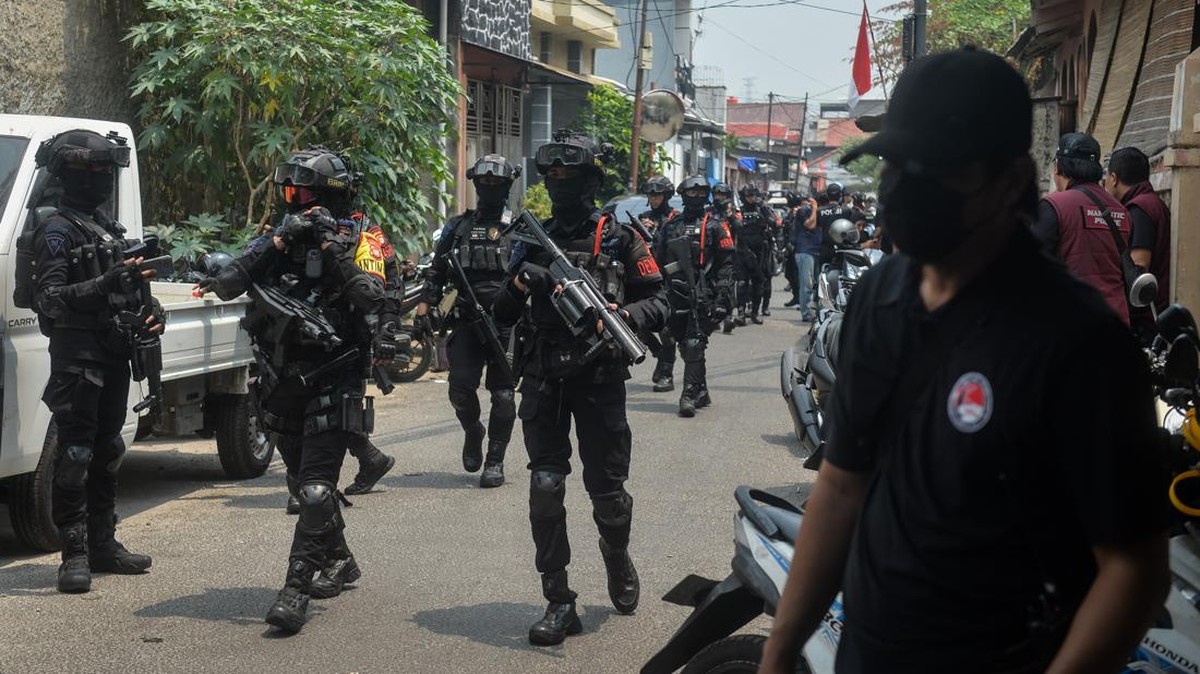 Penggerebekan Sarang Narkoba di Kampung Ambon