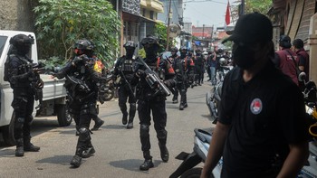 Penggerebekan Sarang Narkoba di Kampung Ambon