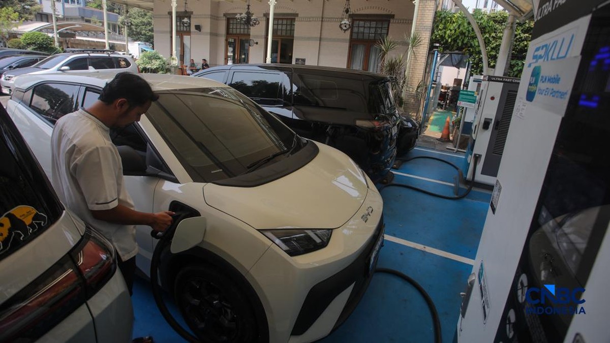 Wamenperin Mau Kurangi Impor Komponen Mobil Listrik, Ini Daftarnya