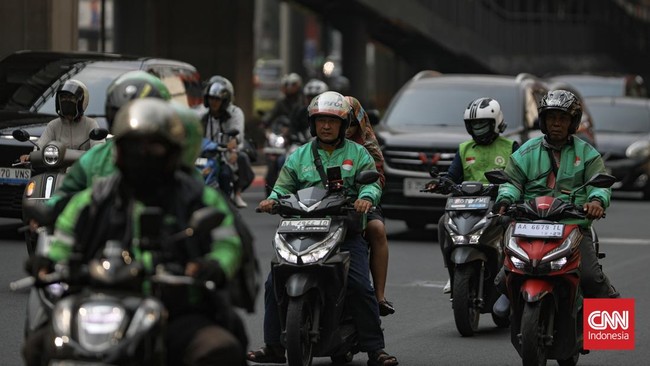 Pemerintah resmi menerbitkan Peraturan Presiden (Perpres) Nomor 27 Tahun 2026 tentang Perlindungan Pekerja Transportasi Online pada Kamis (8/10/2026). Regulasi ini mengatur sejumlah aspek perlindungan bagi pekerja transportasi daring atau ojek online