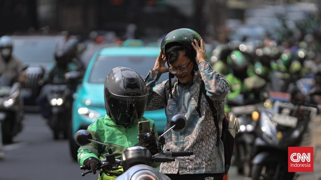 Pemerintah resmi menerbitkan Peraturan Presiden (Perpres) Nomor 27 Tahun 2026 tentang Perlindungan Pekerja Transportasi Online pada Kamis (8/10/2026). Regulasi ini mengatur sejumlah aspek perlindungan bagi pekerja transportasi daring atau ojek online