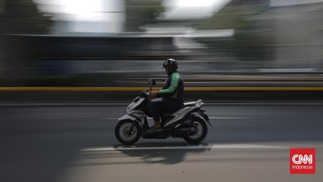 Pemerintah resmi menerbitkan Peraturan Presiden (Perpres) Nomor 27 Tahun 2026 tentang Perlindungan Pekerja Transportasi Online pada Kamis (8/10/2026). Regulasi ini mengatur sejumlah aspek perlindungan bagi pekerja transportasi daring atau ojek online