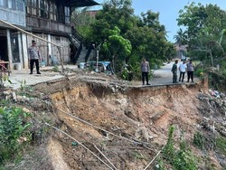 Waspada! Jalan di OKU Amblas Tak Bisa Dilalui