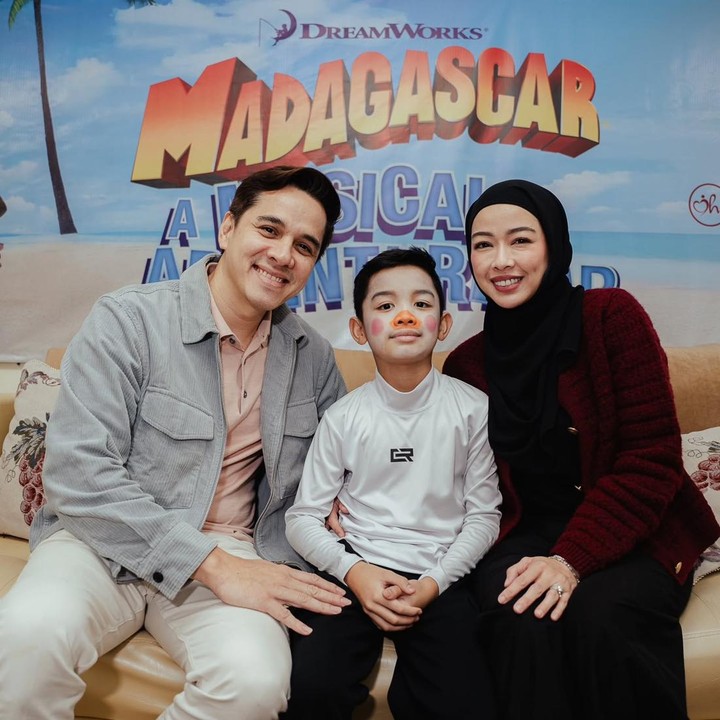 <p>Raqilla lahir pada Oktober 2015. Bocah 11 tahun ini belakangan mencuri perhatian karena memiliki bakat akting yang menurun dari sang ayah. Raqilla pernah ikut dalam pertunjukan drama musikal berjudul <em>Madagascar: A Musical Adventure JR</em>, yang diselenggarakan di sekolahnya. (Foto: Instagram @rio.stokhorst)</p>