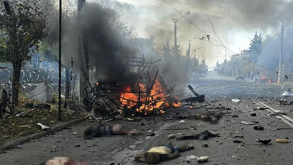 FOTO: Rusia Serang 2 Bus di Ukraina, 30 Orang Tewas