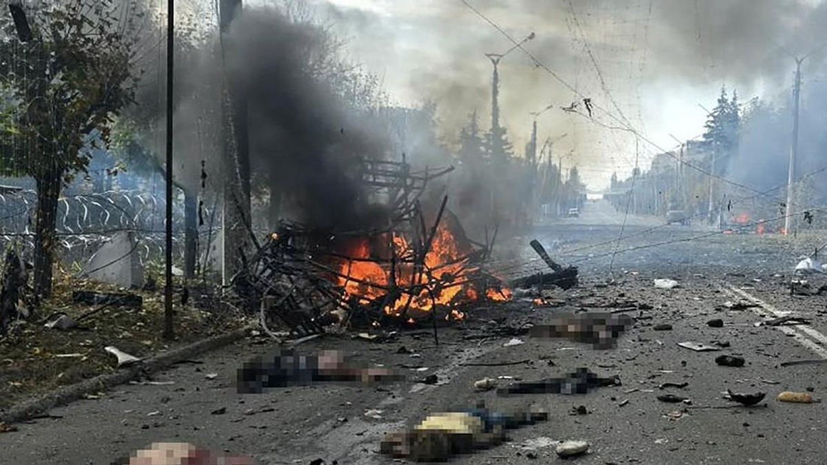 Rusia Serang 2 Bus di Ukraina, 30 Orang Tewas