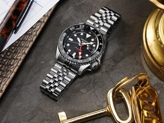 Jam Tangan GMT Itu Apa? Begini Cara Membaca Waktu di Dua Negara