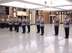 Kapolri Pimpin Sertijab: Komjen Asep Edi Jabat Irwasum, Dadang Hartanto Kapolda Metro
