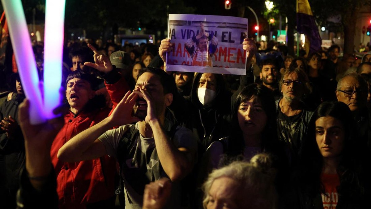 Demo Rusuh di Spanyol, 100 Orang Ditangkap-Toko Dijarah
