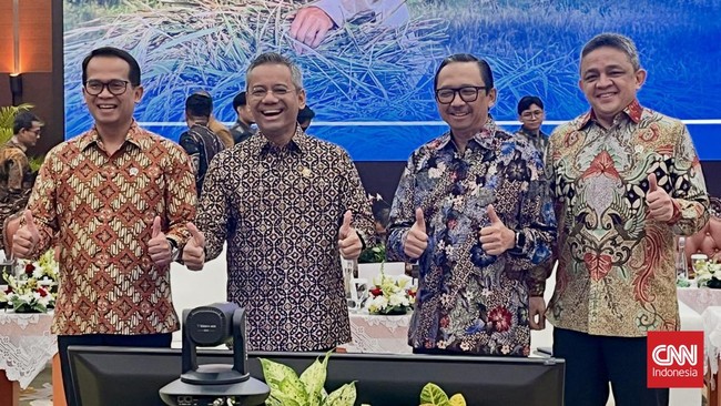 Menteri Keuangan Suahasil Nazara mengungkap pembagian fokus tugas tiga wakil menteri keuangan (wamenkeu) yang mendampinginya, yakni Juda Agung, Luky Alfirman, dan Nurkholisoh Ibnu Aman.