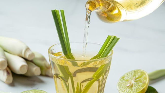 7 Manfaat Kesehatan dari Rutin Konsumsi 1 Minuman Rahasia Berbahan Serai