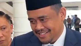 Gubernur Sumut Bobby Nasution menanggapi santai keputusan Jokowi bergabung dengan PSI. Ia menegaskan tetap kader Gerindra.