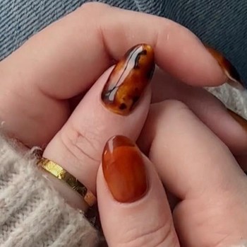 6 Inspirasi Nail Art ala Pumpkin Spice, Minuman Khas Musim Gugur yang Bikin Kamu Stylish