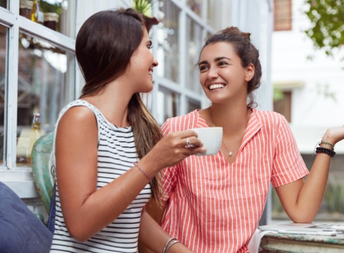 Orang yang lahir pada April dan Desember konon memiliki persahabatan penuh petualangan dan spontanitas. Keduanya dapat saling mendorong untuk mencoba hal baru sekaligus menciptakan kenangan yang sulit dilupakan./ Foto: magnific.com/wayhomestudio