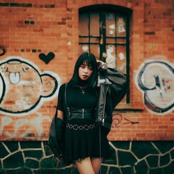 5 Ciri Kepribadian Penyuka Estetika Gelap dan Misterius