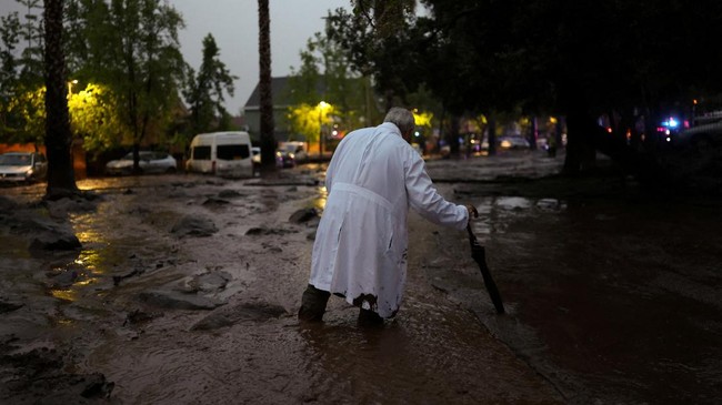 Dampak Banjir Bandang Ekstrem di Ibu Kota Chili
