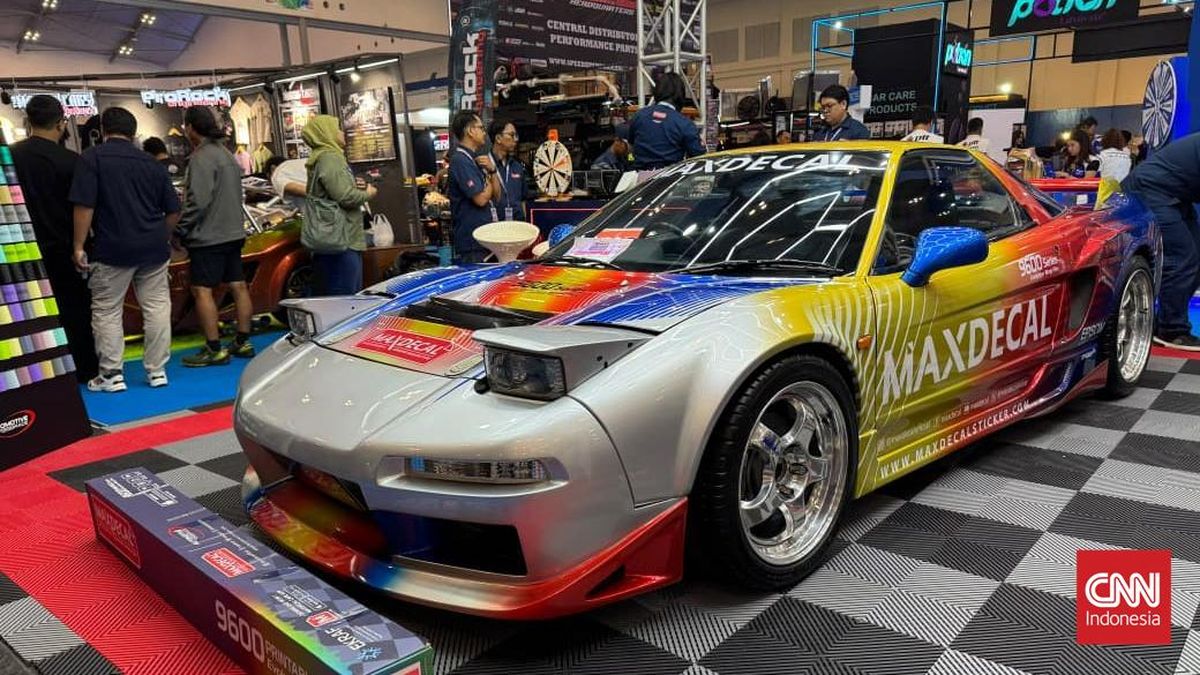 Honda NSX Jadi Contoh Ganti Warna Mobil Lebih Cepat Pakai Stiker Print