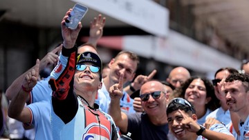 Berita Olahraga Terkini CNN Sport : FOTO: Senyum Raul Fernandez usai Rebut Pole Pertamina MotoGP Mandalika