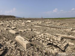 Ratusan Makam Kuno Terhampar Saat Waduk Gajah Mungkur Makin Mengering
