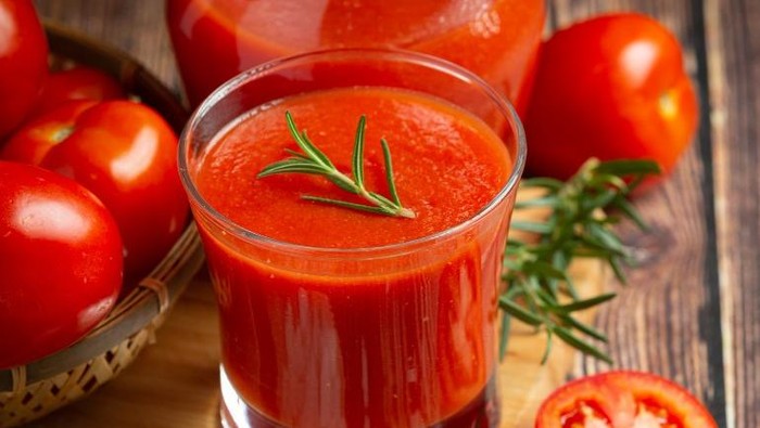 4 Manfaat Jus Tomat untuk Kesehatan Tubuh