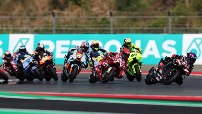 MotoGP - Indonesian Grand Prix - Mandalika International Street Circuit, Mandalika, Indonesia - October 10, 2026 Ducati Lenovo Team's Marc Marquez in action during the sprint race REUTERS/Willy Kurniawan
