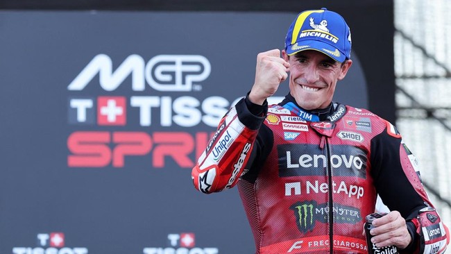 MotoGP - Indonesian Grand Prix - Mandalika International Street Circuit, Mandalika, Indonesia - October 10, 2026 Ducati Lenovo Team's Marc Marquez celebrates after winning the sprint race REUTERS/Willy Kurniawan