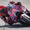 Pembalap Ducati Lenovo Team Marc Mrquez memacu kecepatan sepeda motornya saat mengikuti Sprint Race MotoGP Indonesia 2026 di Sirkuit Internasional Pertamina Mandalika, Lombok Tengah, NTB, Sabtu (10/10/2026). Marc Marquez menjadi juara Sprint Race  ka
