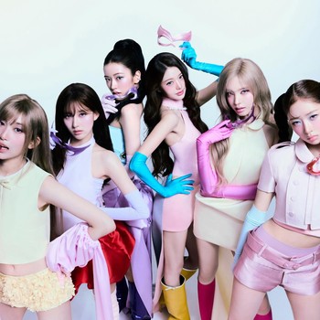 IVE Bertransformasi Jadi Superhero di Foto Konsep Comeback 'Looks Can Kill'
