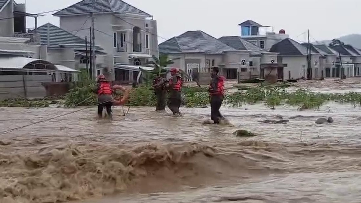 Hujan Lebat Tanpa Henti, Banjir Besar Terjang Padang Lagi