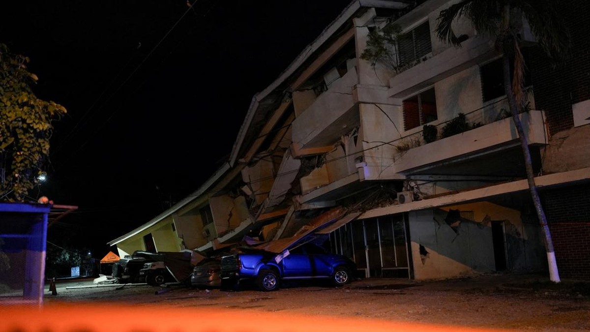 Potret Hotel Ambruk-Kantor Gubernur Roboh Usai Diguncang Gempa M 7,7