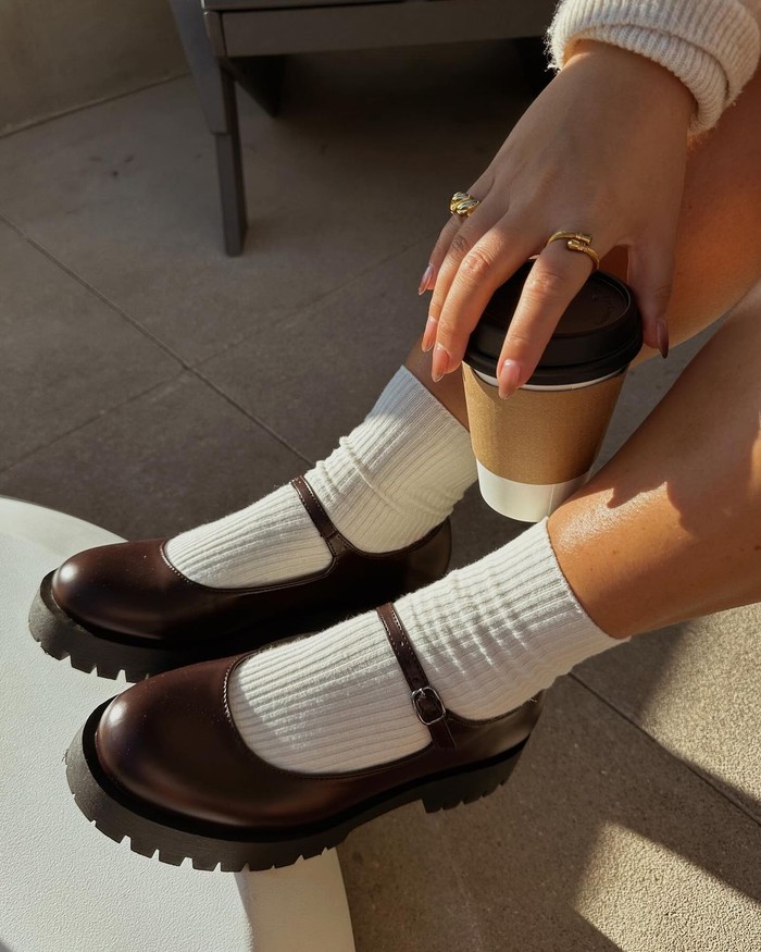 Sepatu kulit menjadi pilihan klasik yang kembali diminati berkat tampilannya yang elegan dan tahan lama. Investasi pada desain berkualitas dapat membuat sepatu tetap relevan untuk berbagai musim./ Foto: pinterest.com