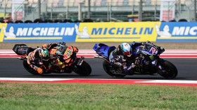 Alex Rins (kanan) berharap marshal Pertamina MotoGP Mandalika meminta maaf usai insiden akhir pekan lalu.