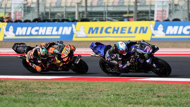 Alex Rins (kanan) berharap marshal Pertamina MotoGP Mandalika meminta maaf usai insiden akhir pekan lalu.