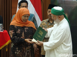 Gubernur Jatim Khofifah Resmikan Prodi Magister Kajian Turats UINSA