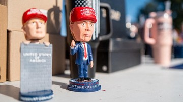Citra Publik Turun Terus, Toko Suvenir Donald Trump Sepi Pembeli