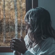 4 Alasan Introvert Sangat Menyukai Hujan