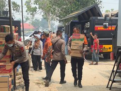 Polisi Dirikan Dapur untuk 500 Warga yang Rumahnya Terbakar di Bangka Selatan