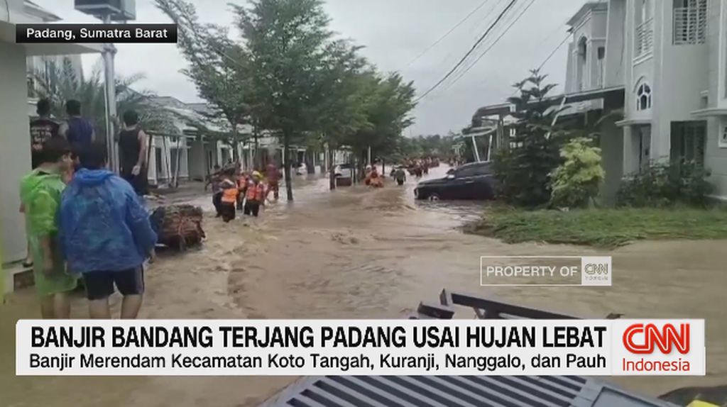 VIDEO: Banjir Bandang Terjang Padang Usai Hujan Lebat