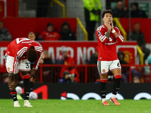 Soccer Football - Premier League - Manchester United v Tottenham Hotspur - Old Trafford, Manchester, Britain - October 10, 2026 Manchester United's Lisandro Martinez looks dejected after scoring Tottenham Hotspur first with an own goal REUTERS/Phil N