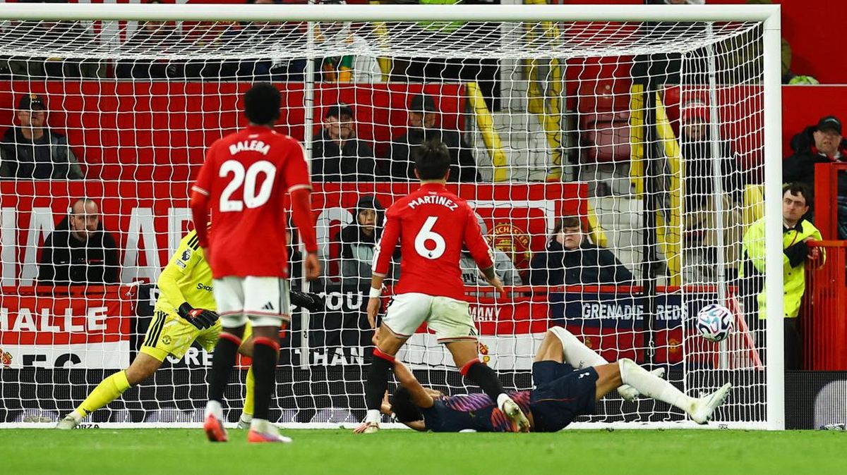Klasemen Liga Inggris Minggu Pagi: MU Makin Jauh dari Gelar Juara