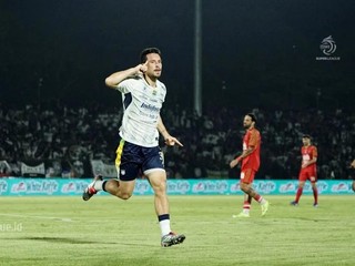Mau Kasih Kado Jersey Persib buat Bobotoh? Cara Tahu Ukurannya Diam-diam Biar Pas