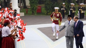 Children wave Egyptian and Indonesian flags as Indonesian President Prabowo Subianto and Egyptian President Abdel Fattah al-Sisi walk during a welcoming ceremony at the Merdeka Palace in Jakarta, Indonesia, October 11, 2026. REUTERS/Ajeng Dinar Ulfia