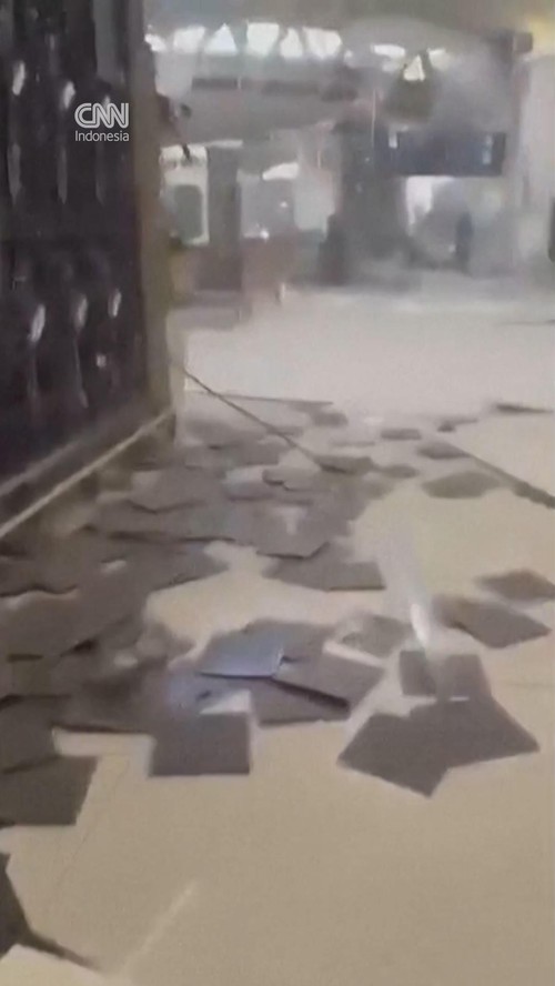 Porak-poranda Bandara Riyadh usai Dihantam Serangan, 12 Tewas
