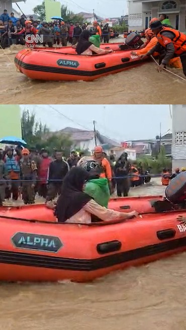 Momen Evakuasi Warga Terdampak Banjir Bandang di Padang